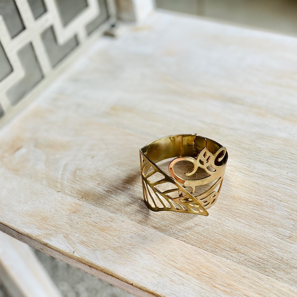 💚 Gold Cuff Bracelet NWOT - Picture 6 of 6